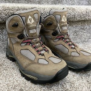 Vasque Women's Breeze GTX Hiking Boot with vibram soles size 7.5